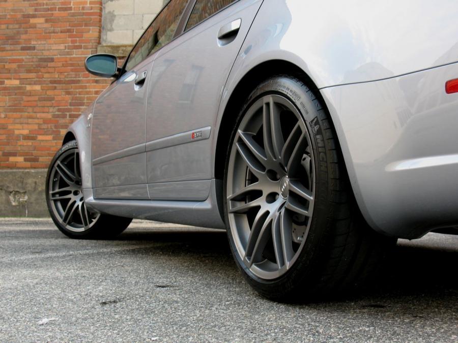 Детали экстерьера Audi RS4 Sedan (B7, 8E) 2005 года  (NA) (фото 14 из 45)